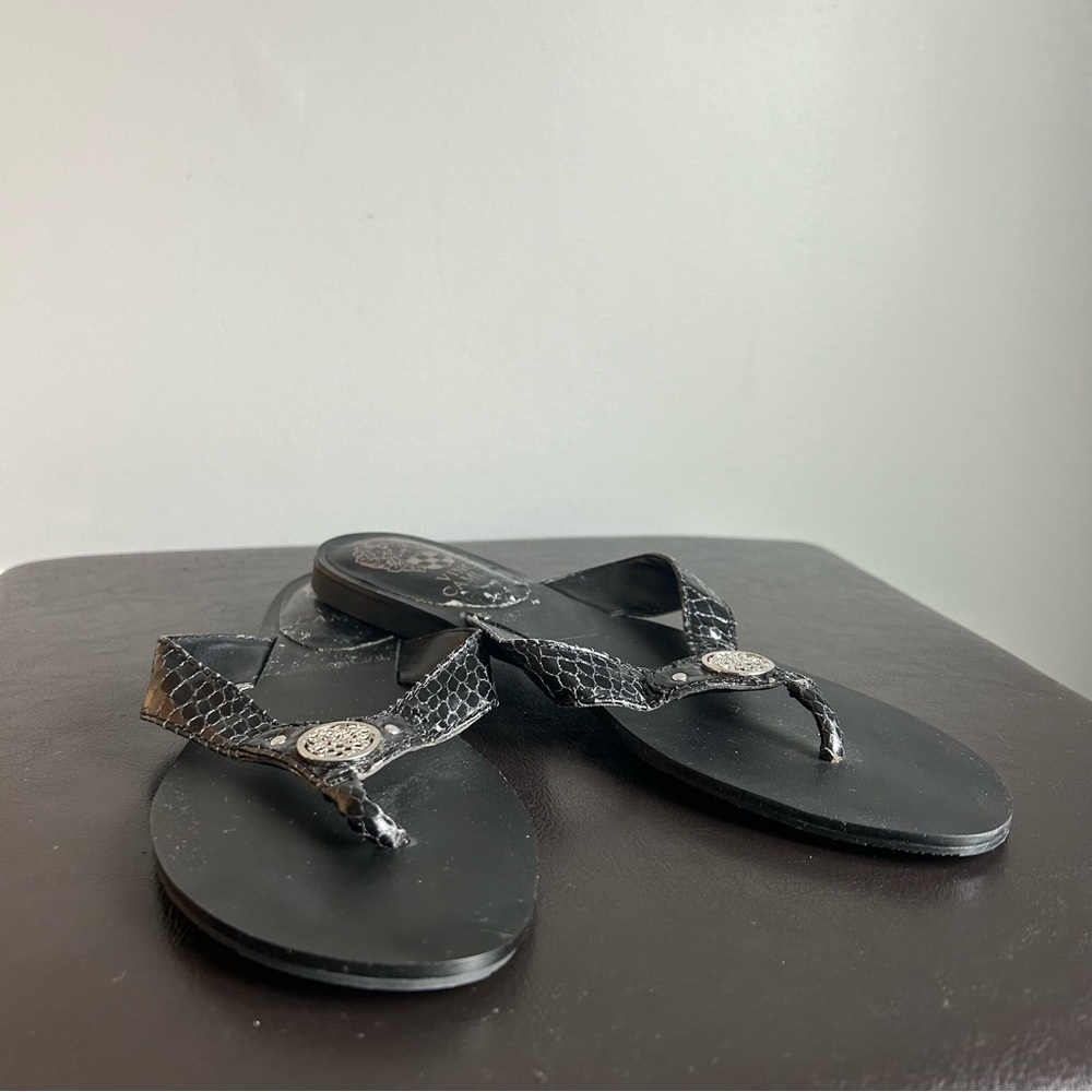 Vince Camuto Black & Sliver Flip-Flop Sandals